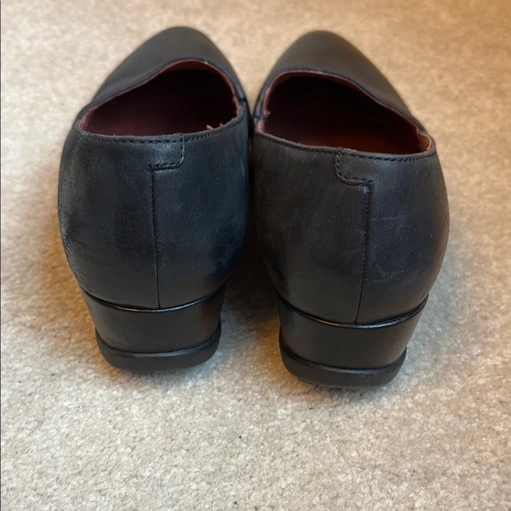 👔 Dansko Leather  Low Heel pointed toe slip one